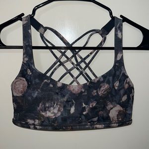 Lululemon Free to be wild